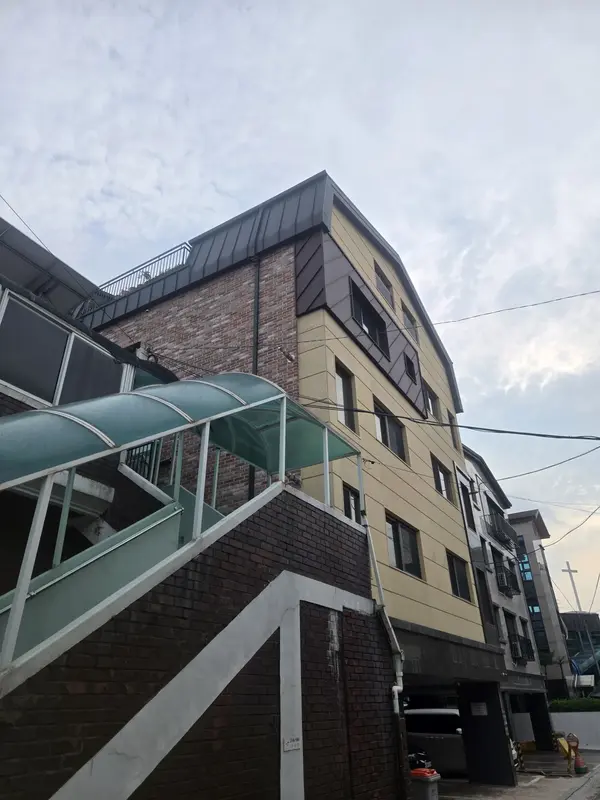 상가주택 모서리 우수관 마감 확인